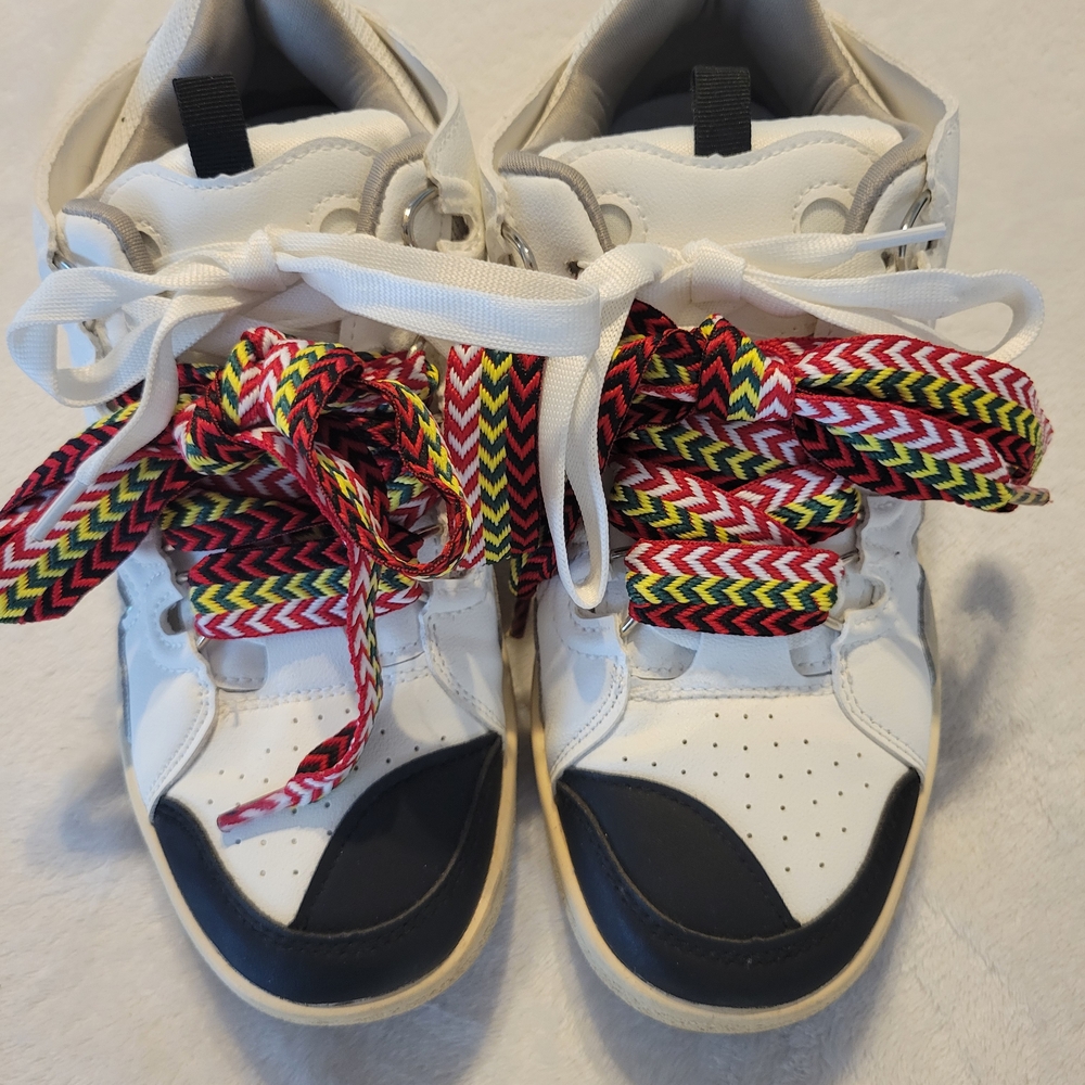 Akira Stylish High-Top Sneakers with Colorful Laces Size 9